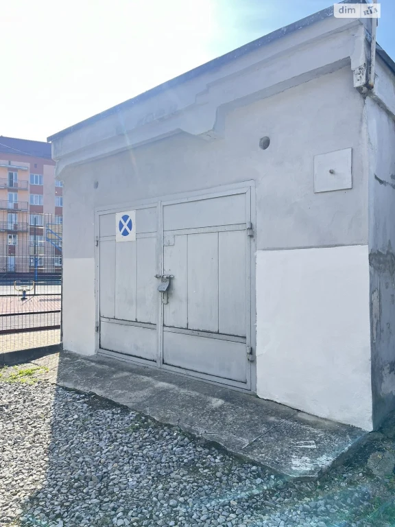 For Sale: Detached Garage, Center