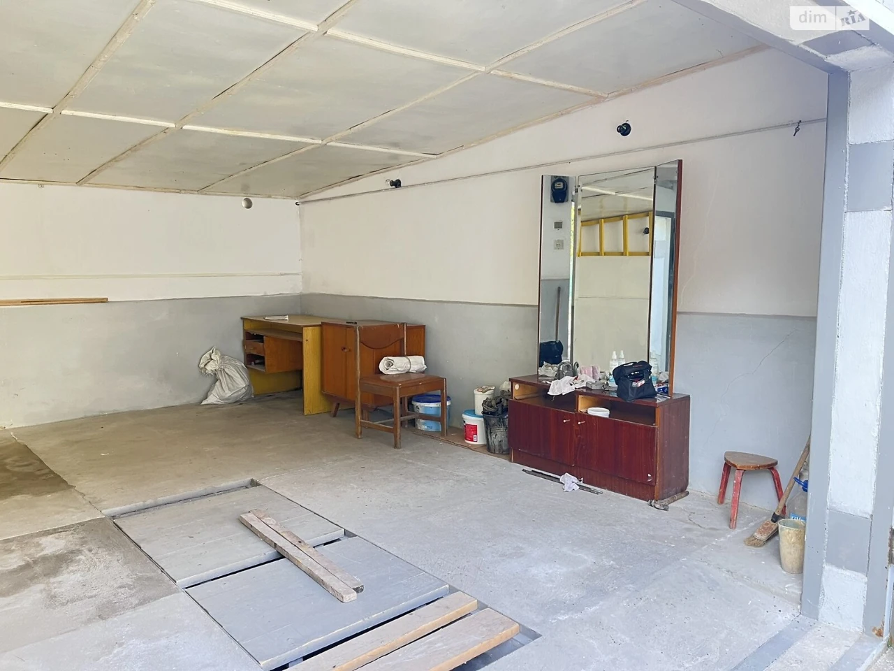 For Sale: Detached Garage, Center