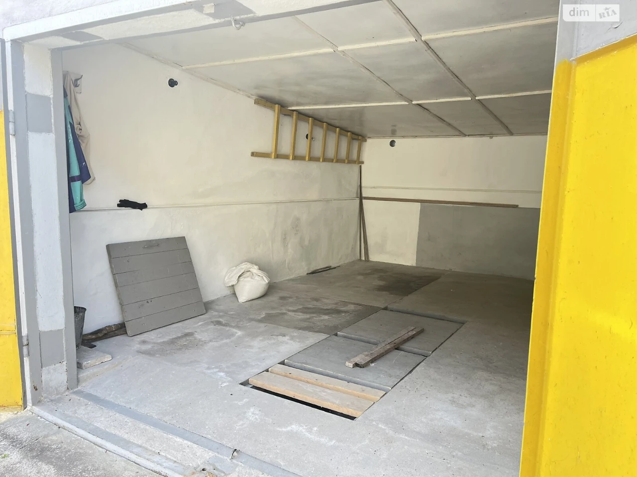 For Sale: Detached Garage, Center