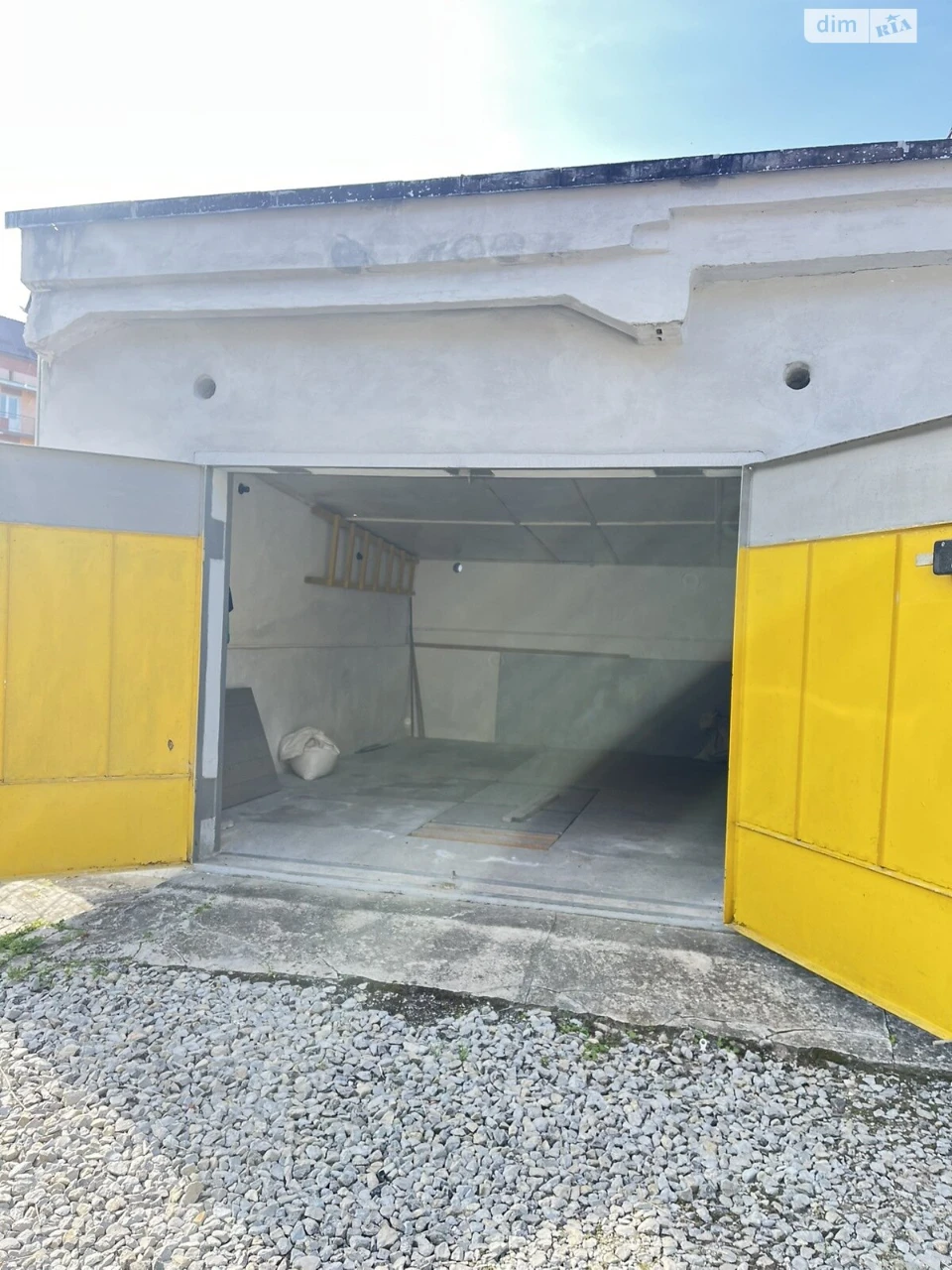 For Sale: Detached Garage, Center