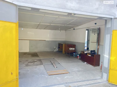For Sale: Detached Garage, Center