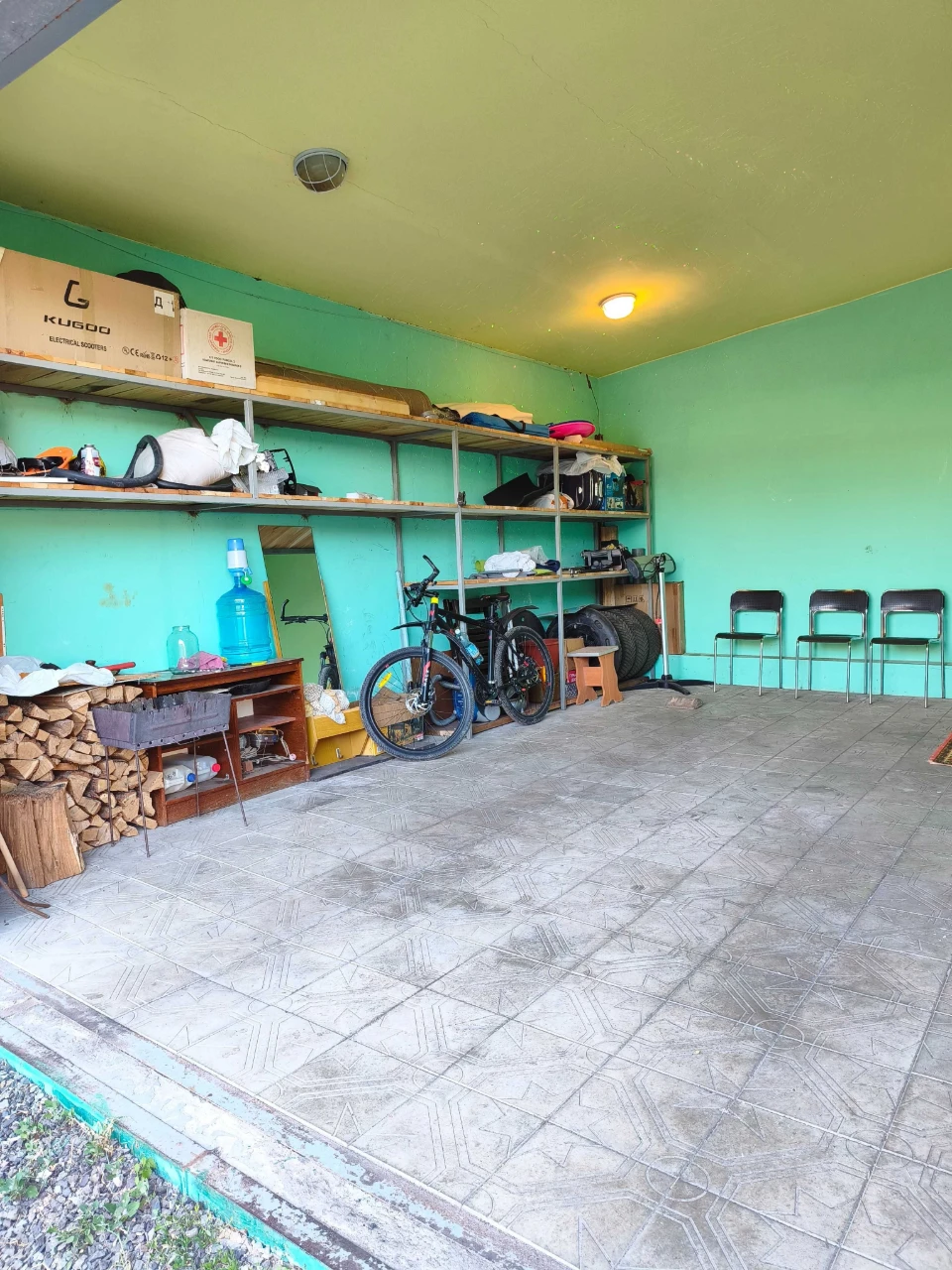 Garage in the center of Balakleya