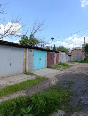Гараж в районе городского рынка, улица Різдвяна