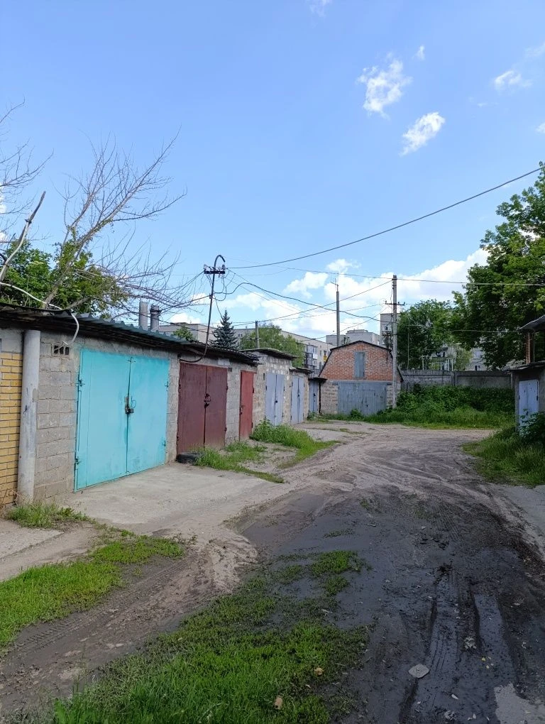 Гараж в районе городского рынка, улица Різдвяна