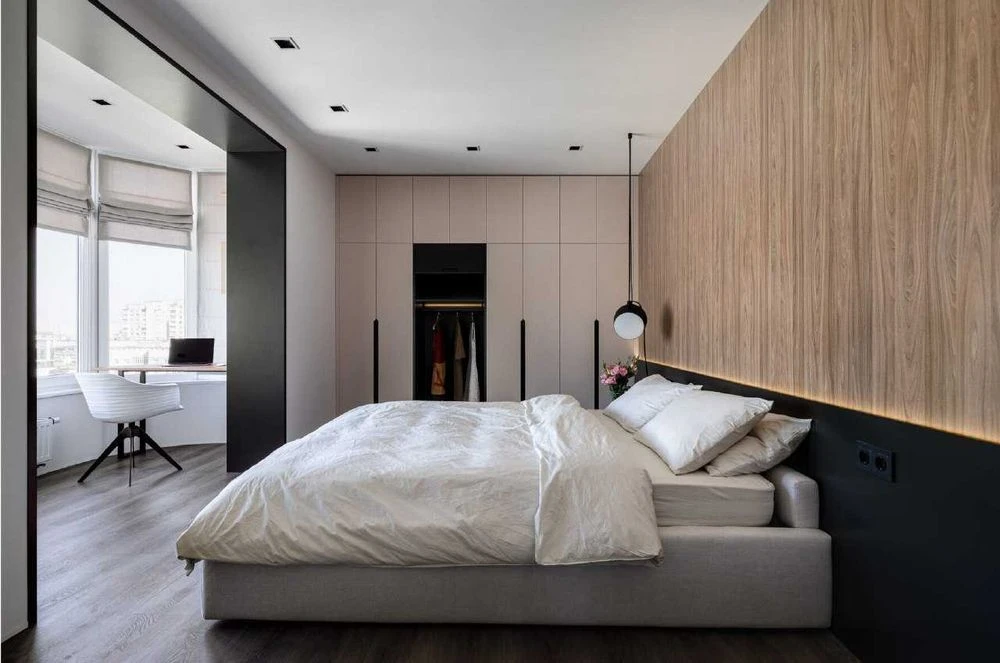 I am selling a spacious, furnished 4-room apartment.