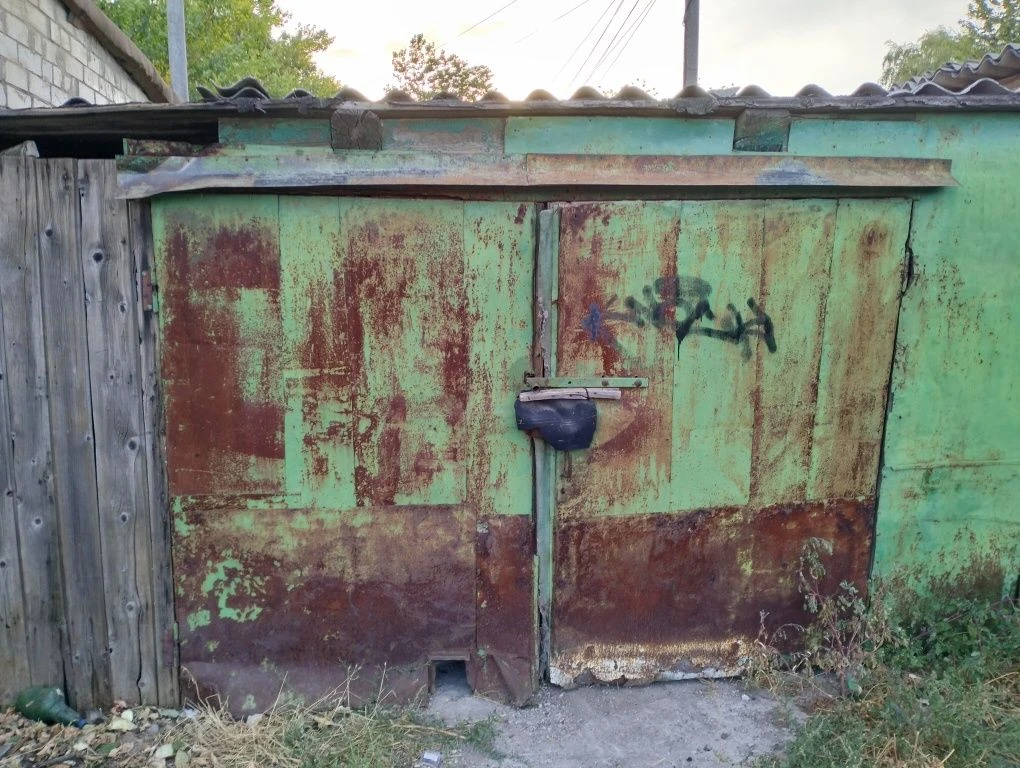 Старий гараж в центрі