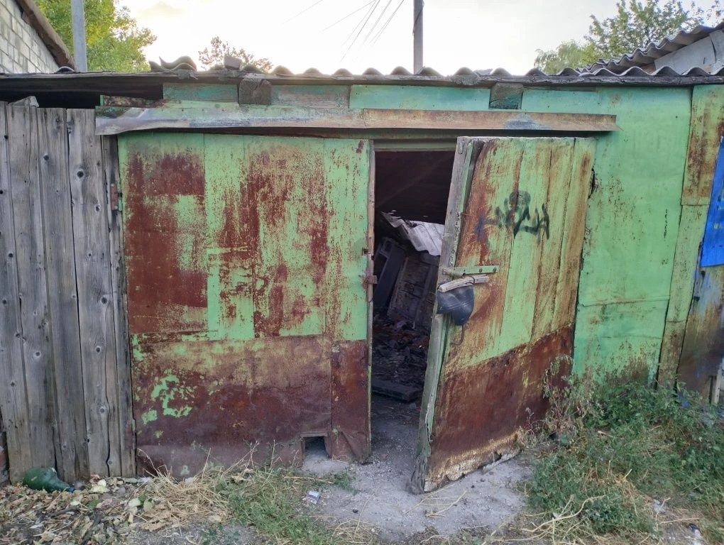 Старий гараж в центрі