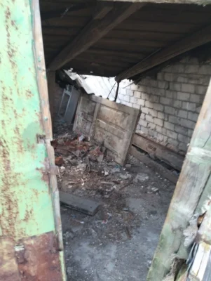 Старий гараж в центрі