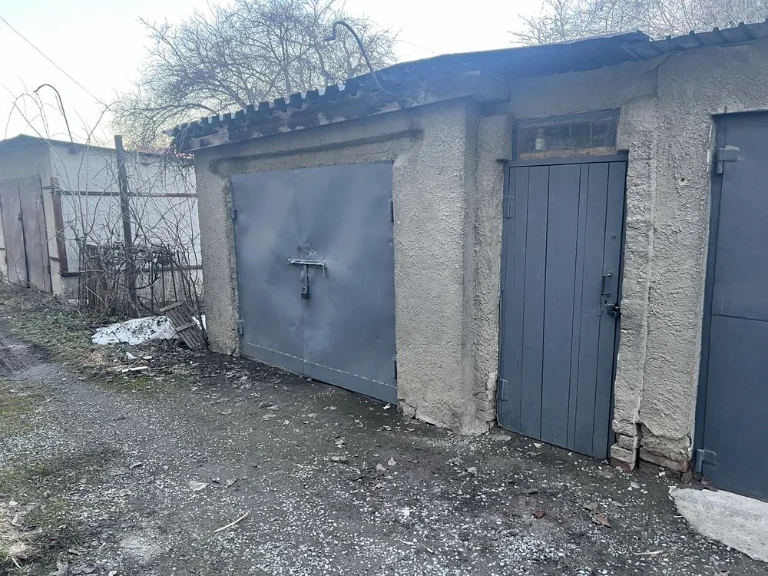 Продам капітальний гараж в районі Сільпо, мікрарайон Жовтнев