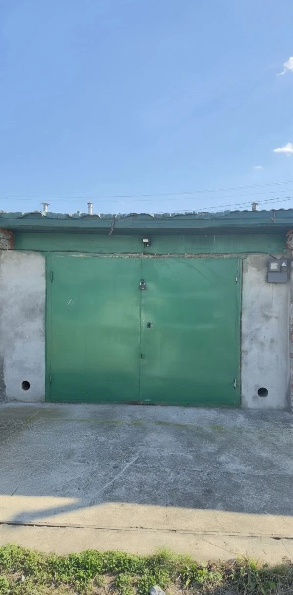 For Sale: Garage in 4th Cooperative