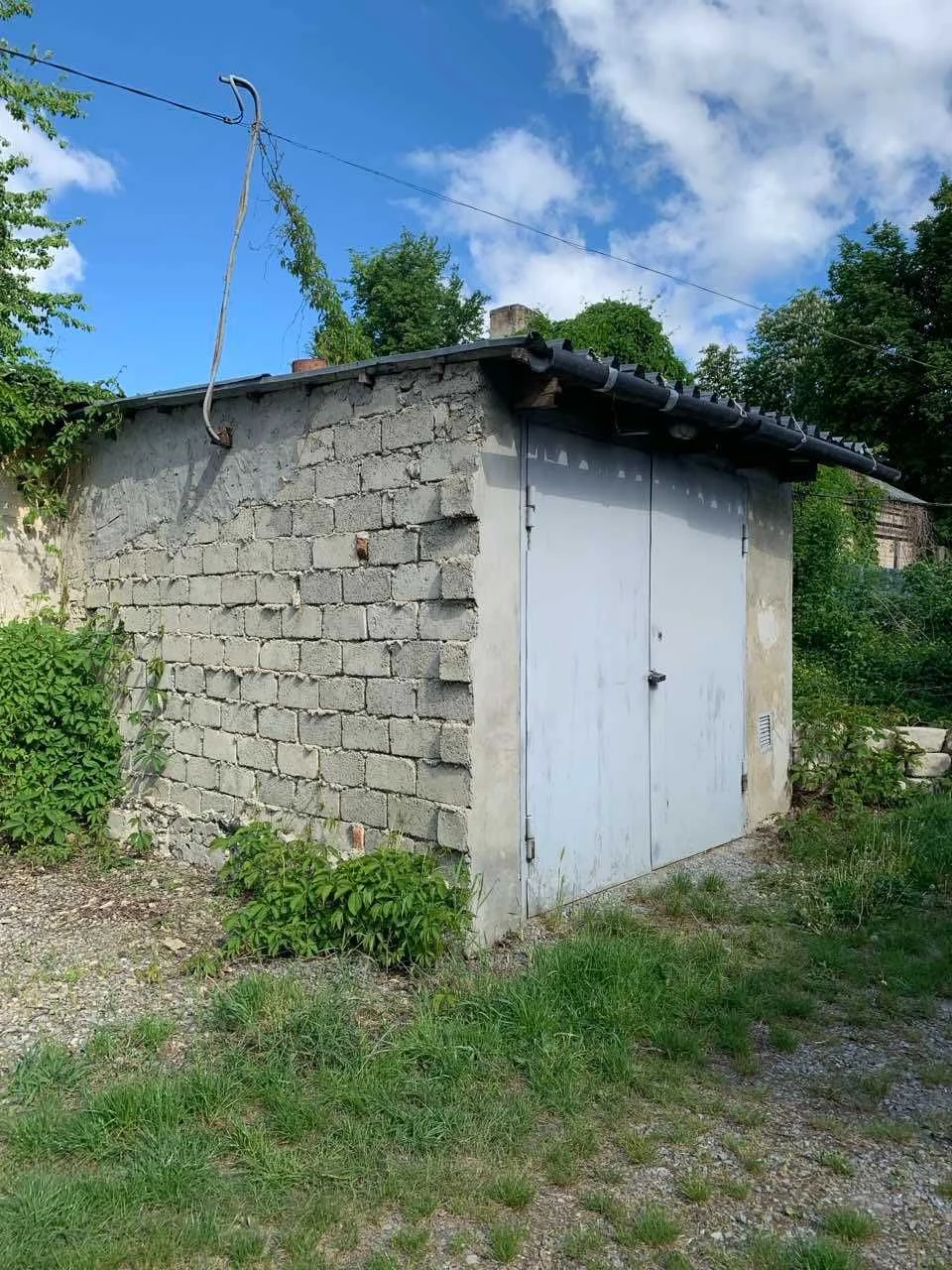 For Sale: Capital Garage in the Center with Documents