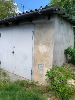 For Sale: Capital Garage in the Center with Documents