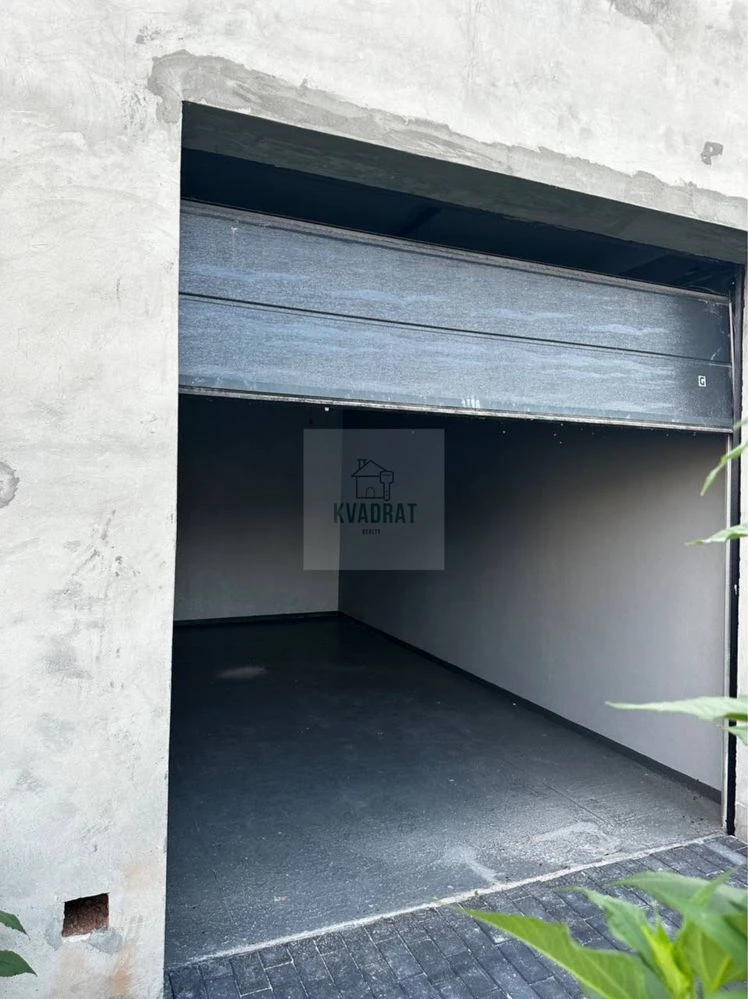For Sale: Newly Built Garages in the October Neighborhood