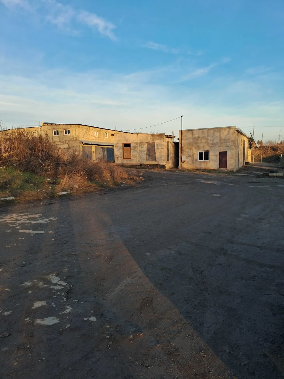 For sale: Solid garage with basement in the city center
