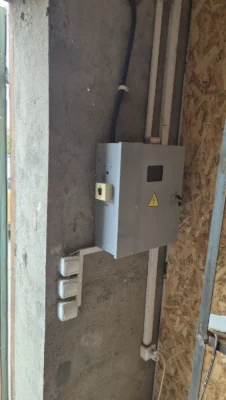 Detached garage