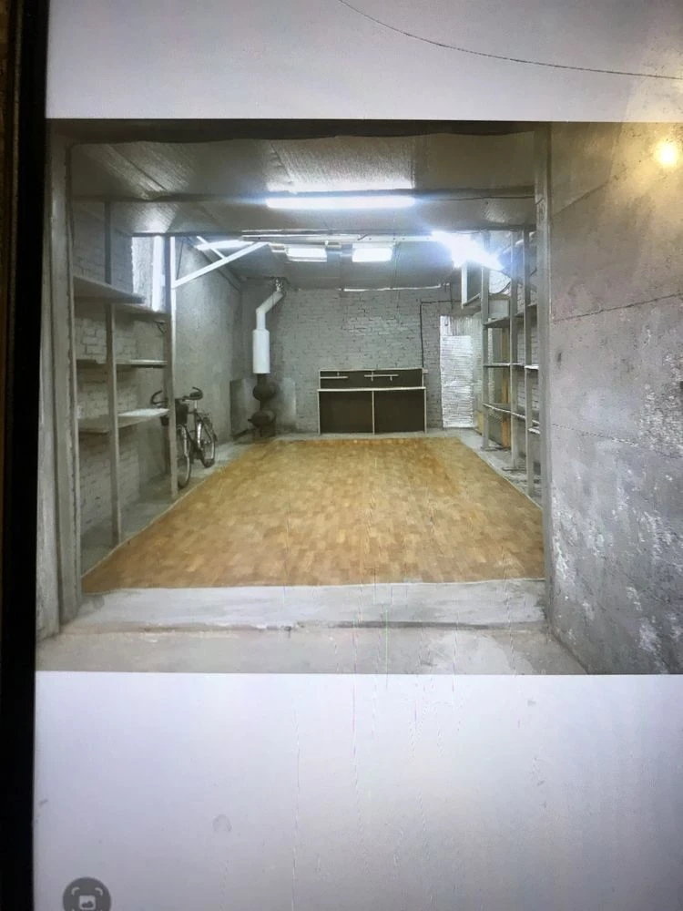 Продам  склад- гараж 35 м2 центр