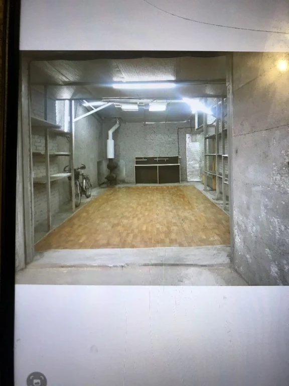 Продам  склад- гараж 35 м2 центр