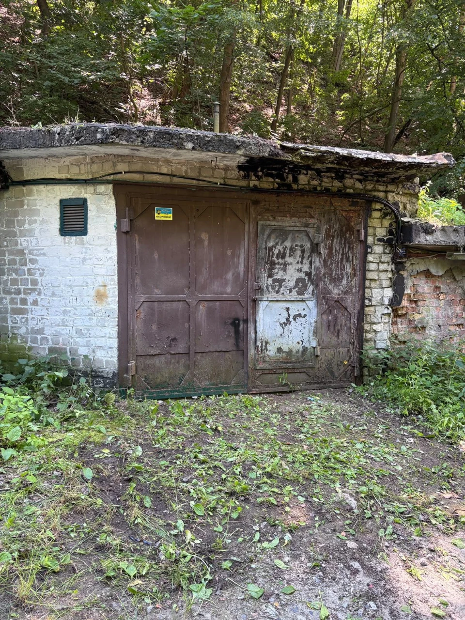 Продається гараж з підвалом та оглядовою ямою