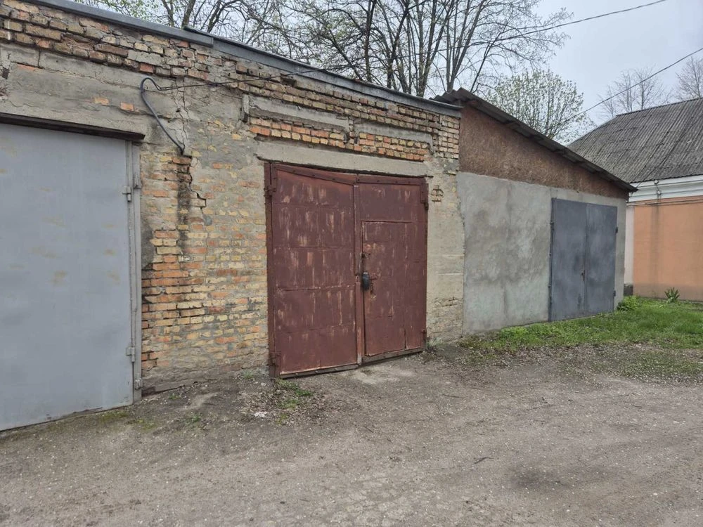 Продается гараж в центре города