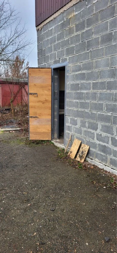 Selling Garage from a plot