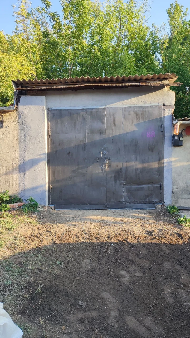 Гараж біля епіцентру.