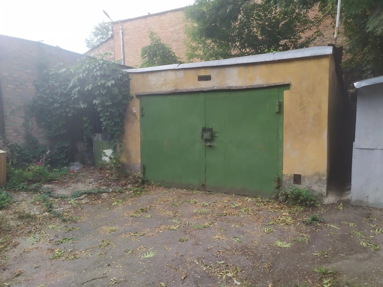 Продаю гараж район ринку Дубки Умань