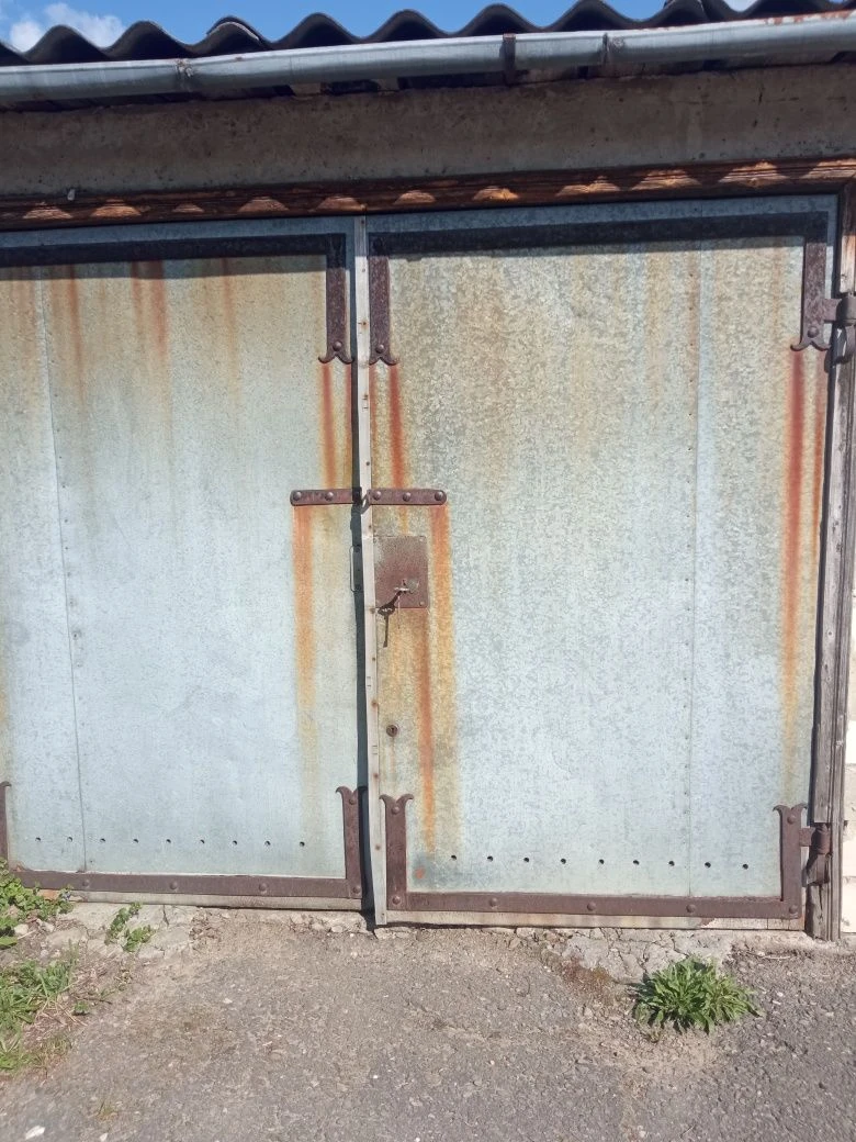 Garage for sale (size 7 x 4)