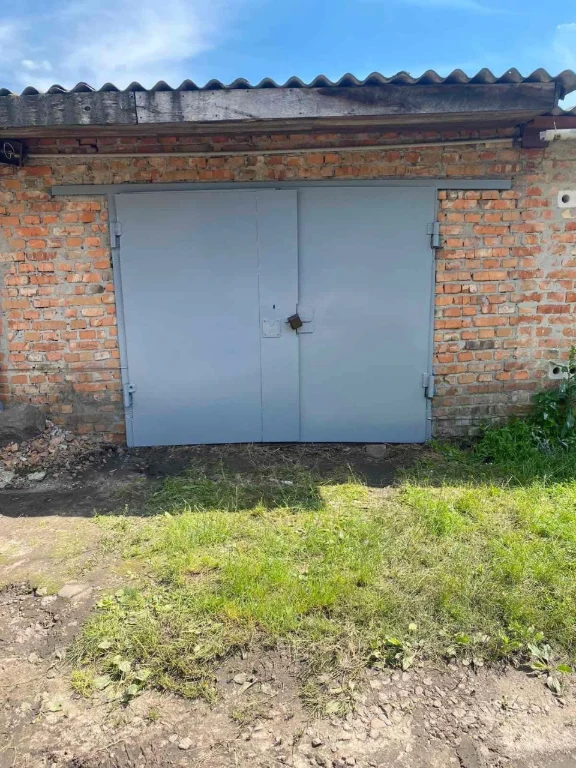 Garage in the city of Bachmat