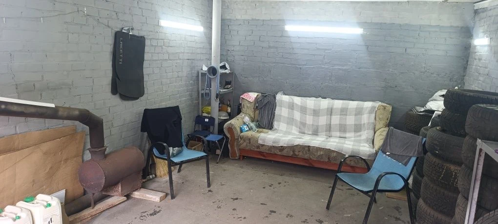 For Sale: Garage 64 near the Administrative District Office