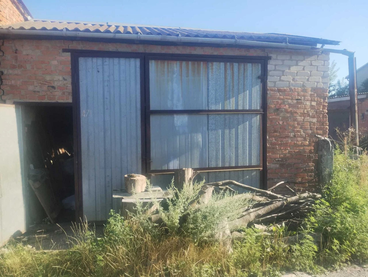 Brick Garage 44m2 High, Hayesin Sokol