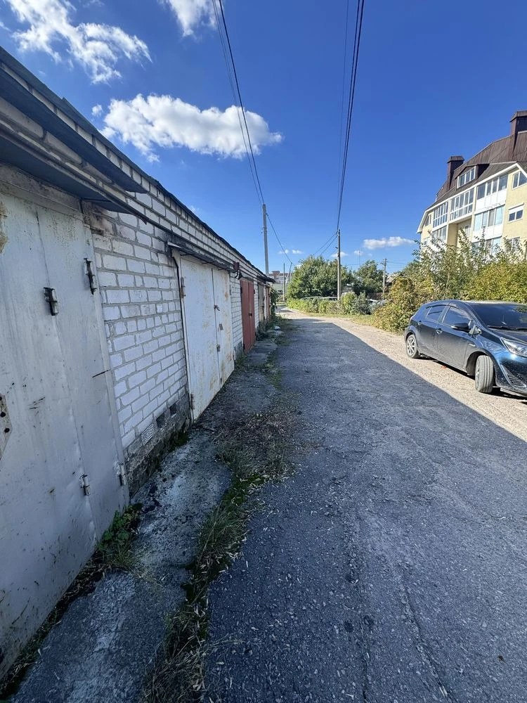 Продаётся просторный капитальный гараж в центре города, Богдана Х