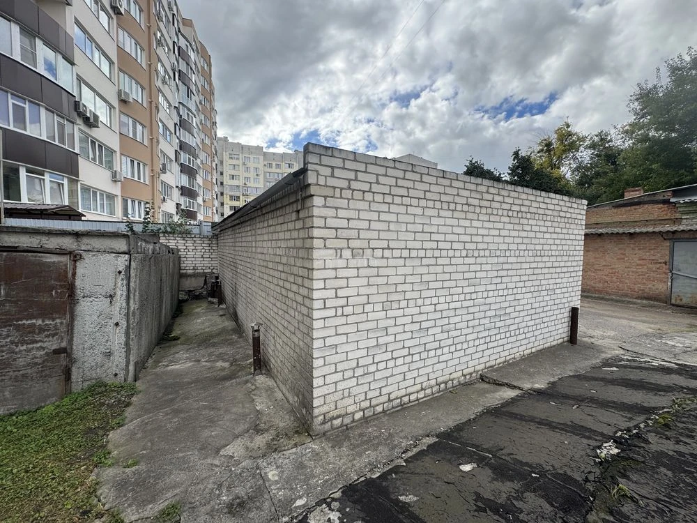 Продается гараж в центре города