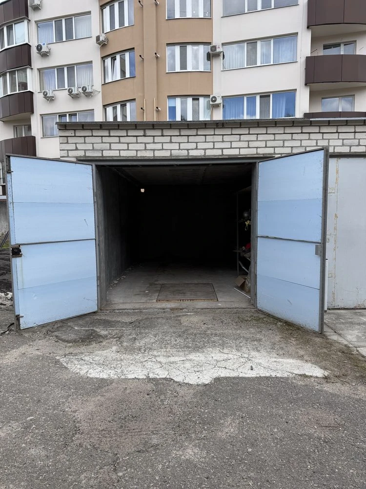 Продается гараж в центре города