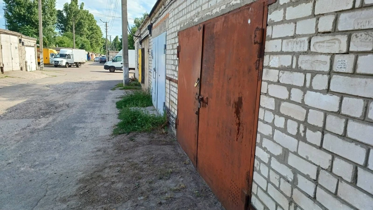 Продается кирпичный гараж в кооперативе Лада 1