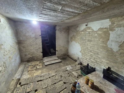 Продам капітальний гараж з підвалом та облаштованою зоною ві