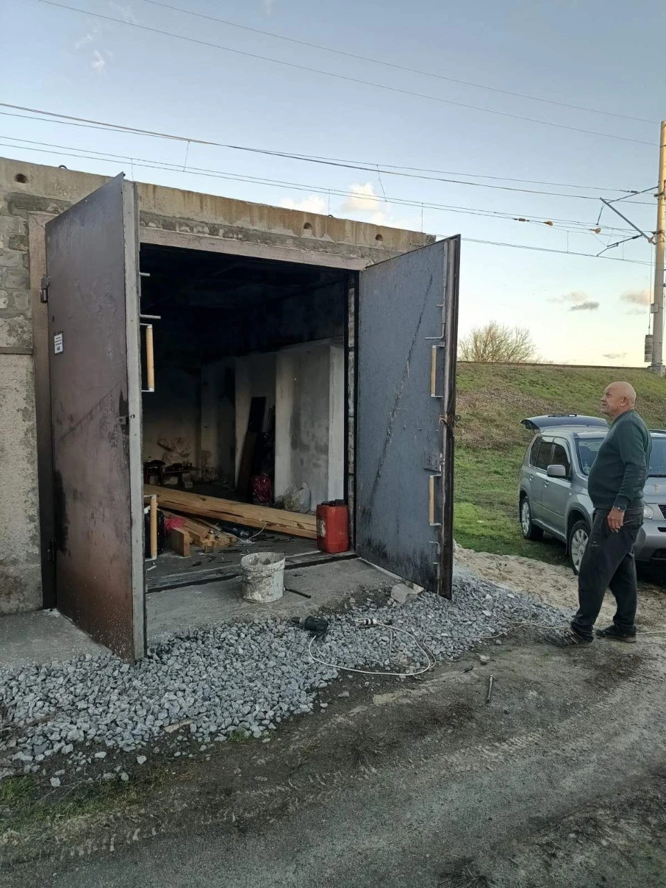 Бетонный гараж, 6/4, крюків, на подмостье, срочная продажа, торг