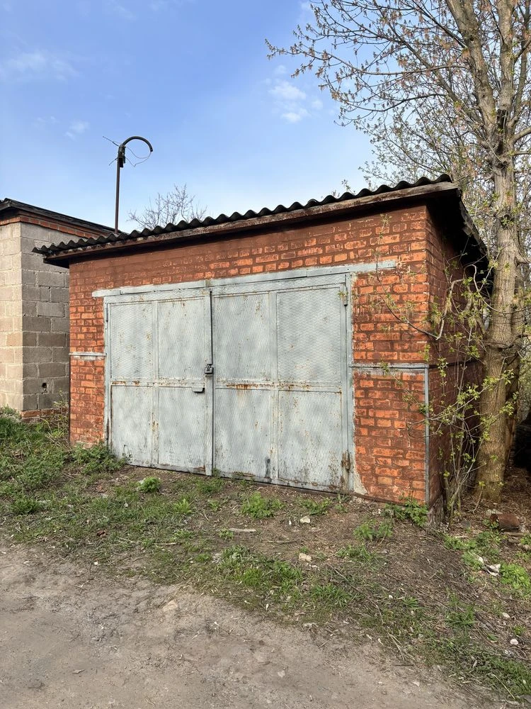 For sale garage with documents