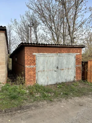 For sale garage with documents
