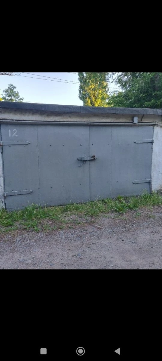 For Sale: Garage in "Svetofor" near the park