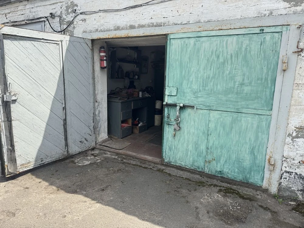 For sale: a solid garage with a cellar and a pit in Gk Autoturist