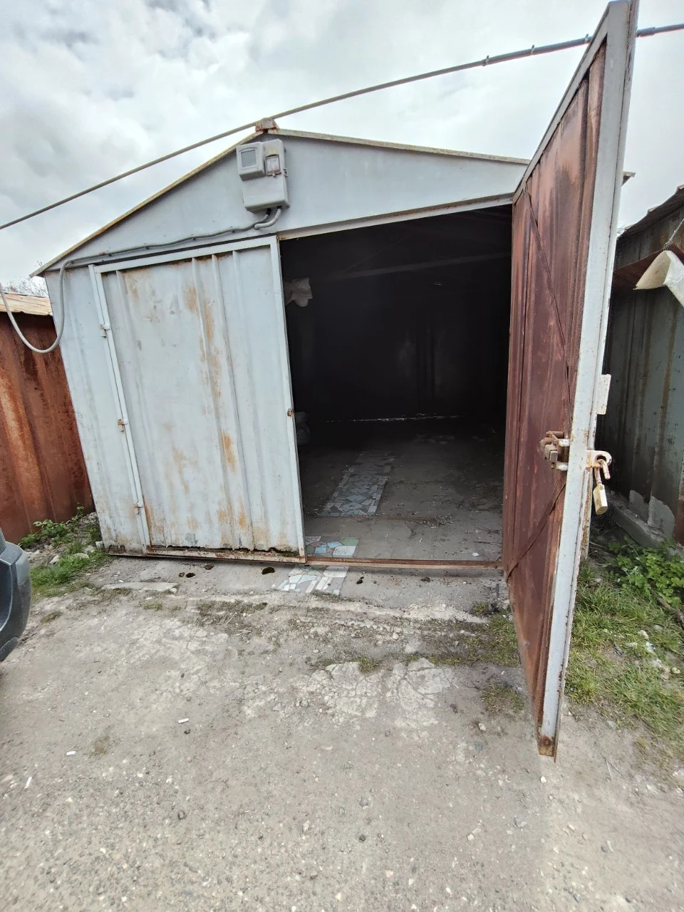 Garage for sale. Real estate: Rodnichek