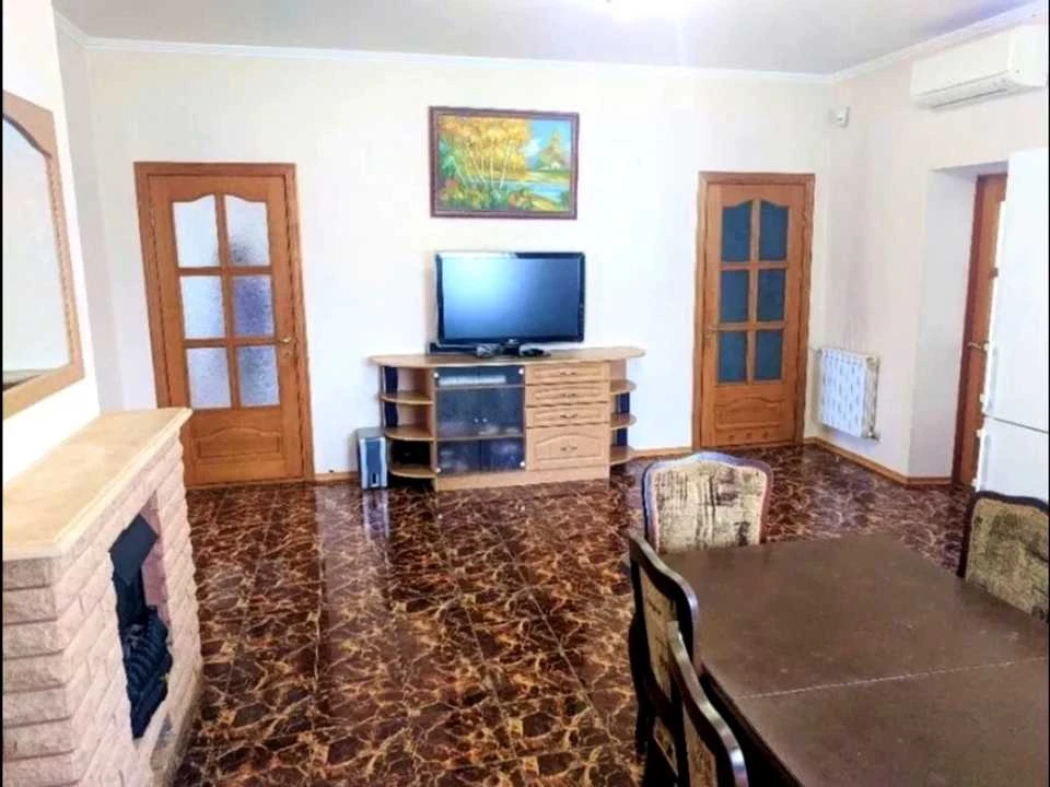 Будинок. Бровари, Фіалковського вул.
