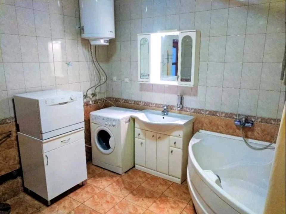 Будинок. Бровари, Фіалковського вул.