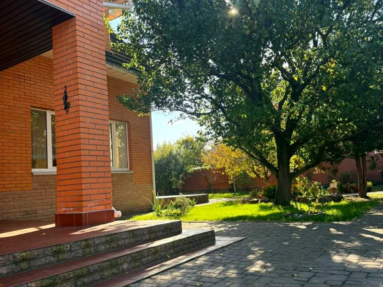 Будинок. Бровари, Підлісна вул.