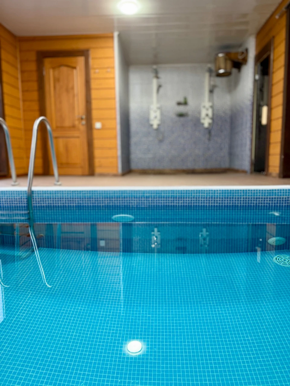 House with waterfront! Beach, pool, bathroom, light, shelter