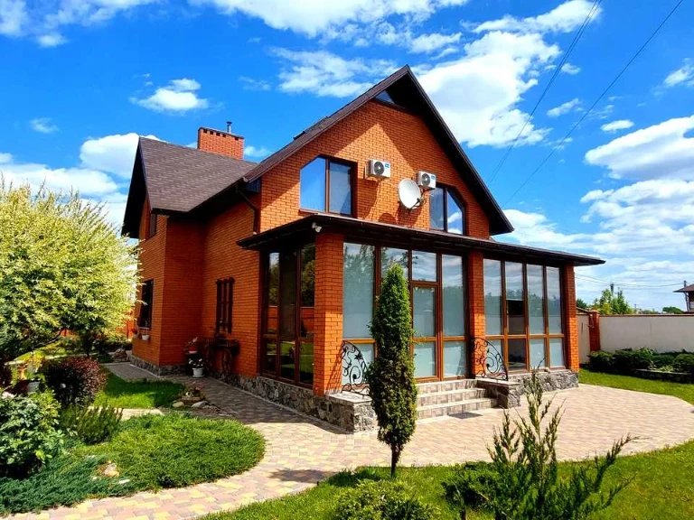 House. Suburb, Yantarna