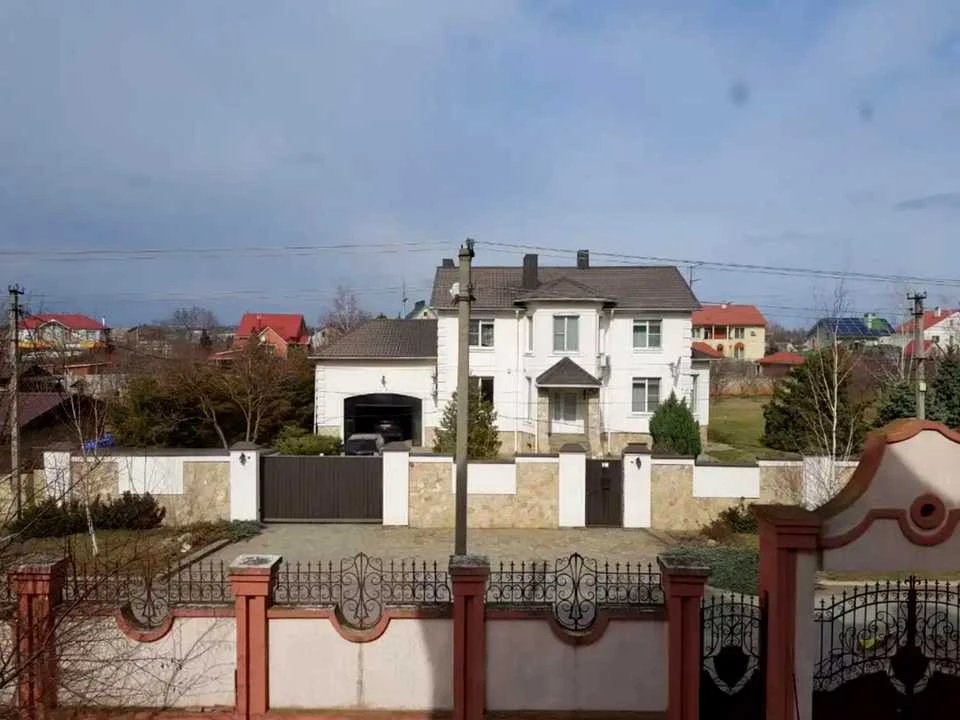 House. Suburb, Dzerelna