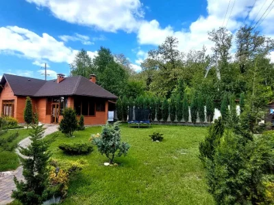 House. Suburb, Yantarna