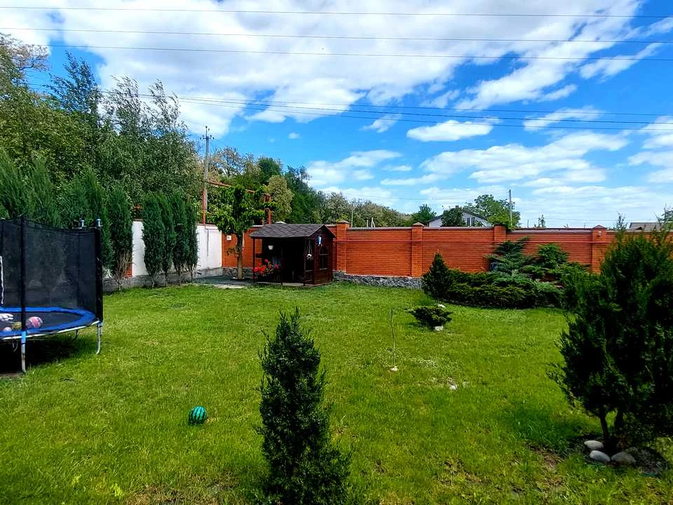 House. Suburb, Yantarna