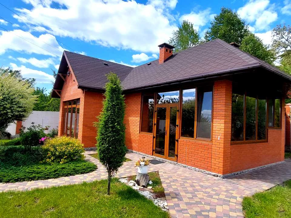 House. Suburb, Yantarna